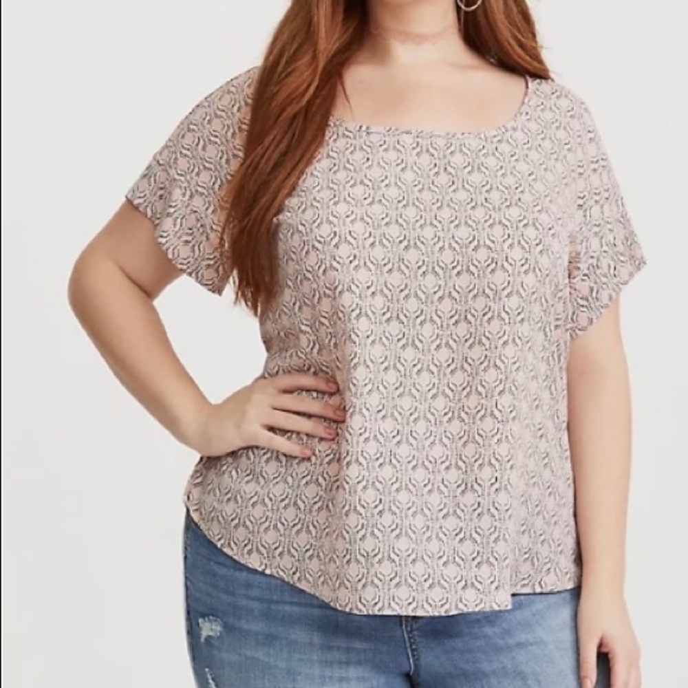 Torrid Plus Geo Print Open Back Georgette Blouse Top Size 3 (22/24) Peachy Pink
